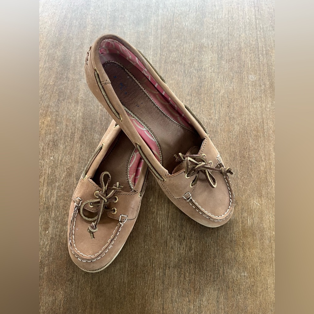Sperry Tan Flats with Classic Moccasin Stitching